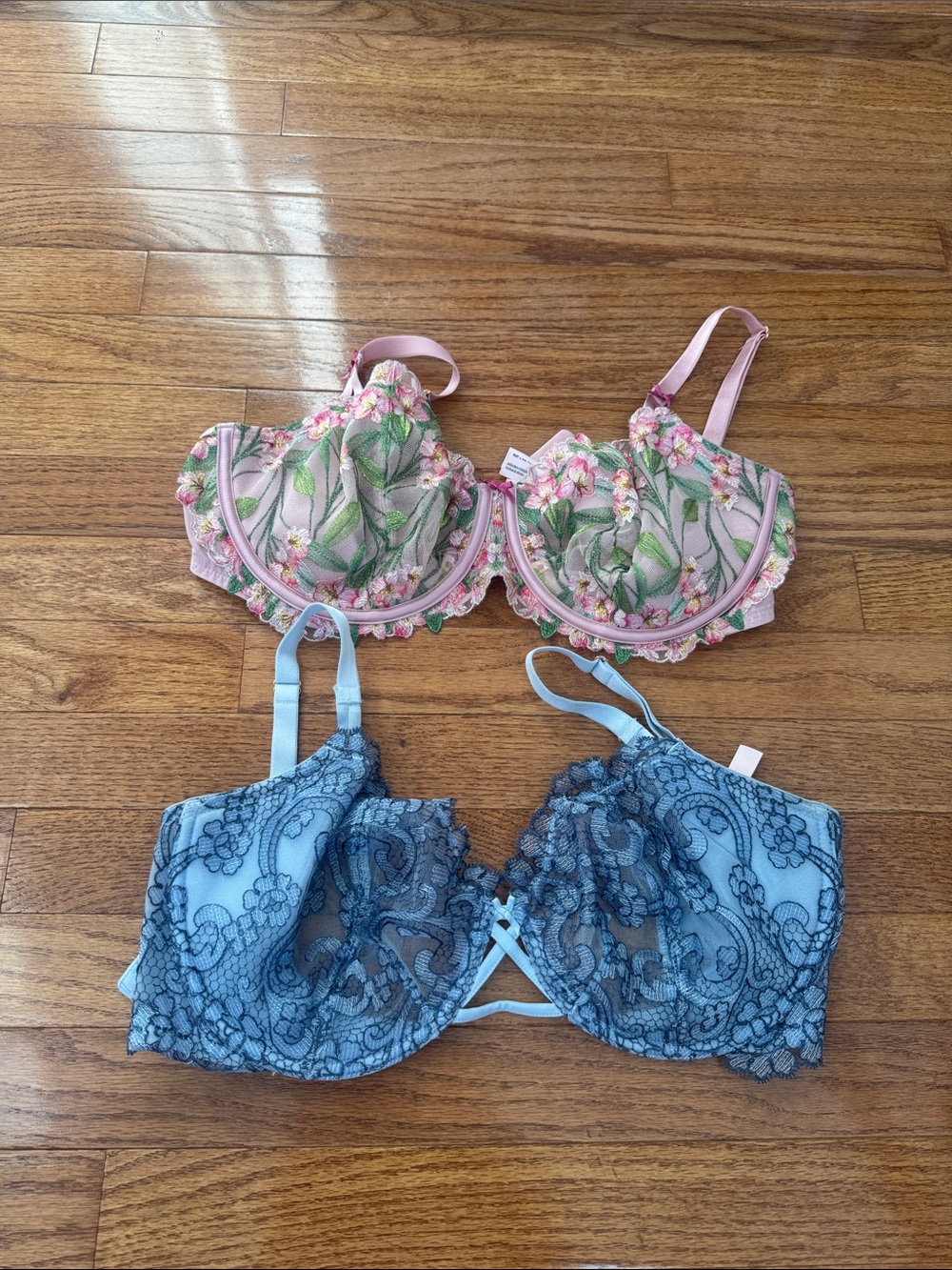 Victoria's Secret Floral Embroidered Pink & Blue Lace Underwire Bras bundle of 2